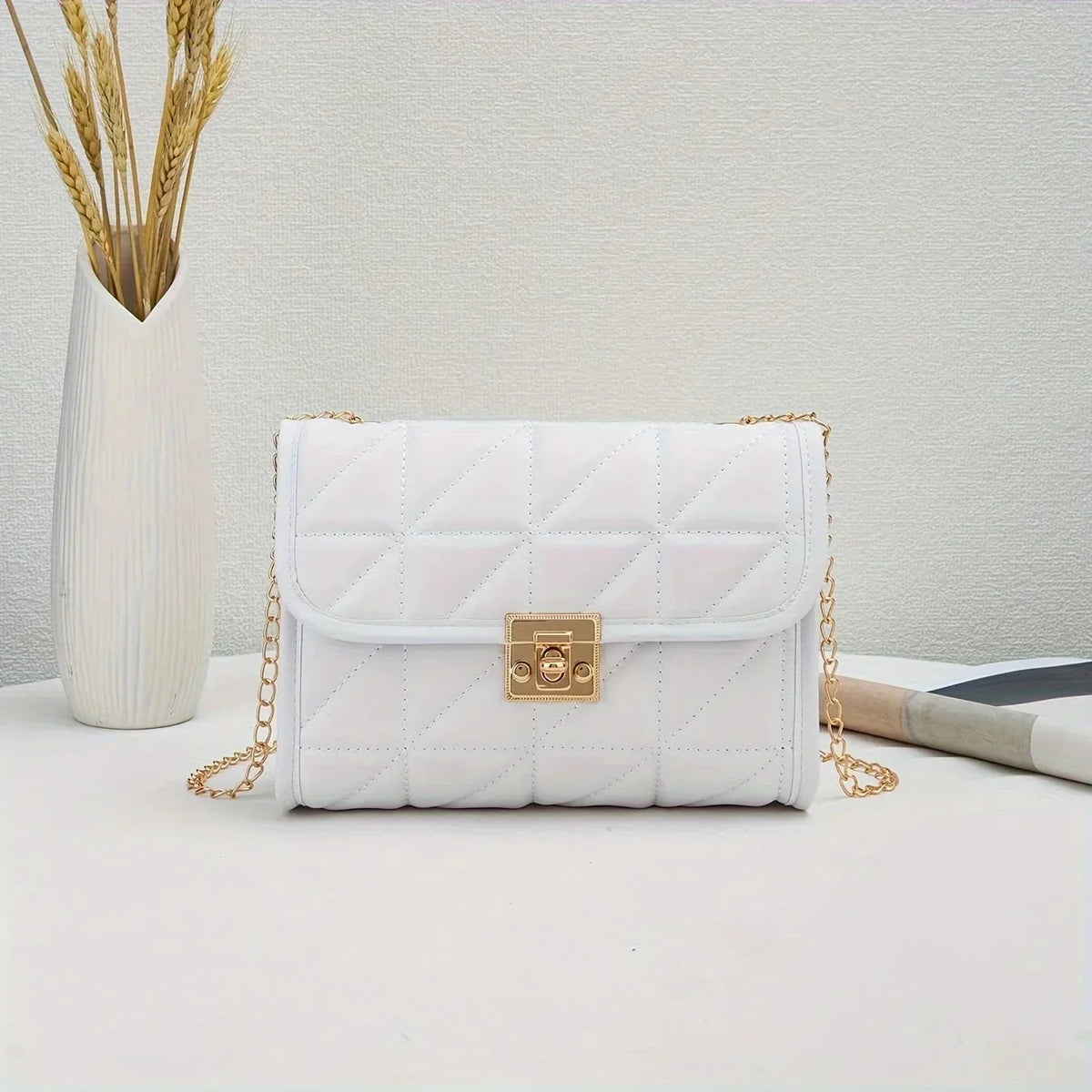 Bolso Femenino Cruzado en Matelassé con Cierre Dorado Modelo Lumière Noir